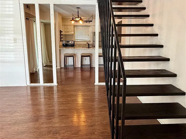 6910 Hart Ln #703 — Photo 2