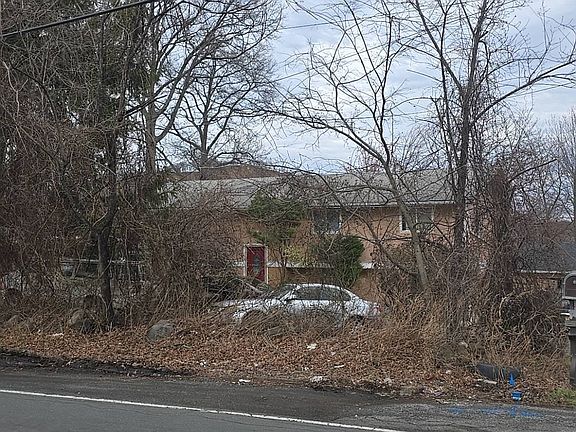 2nd image of 262 Ridge Rd