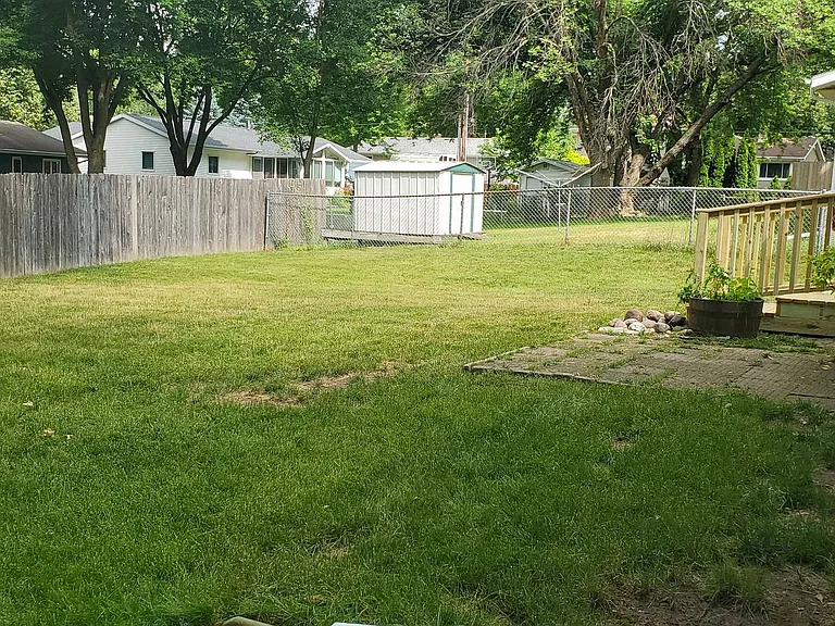 1914 Christine Ln — Photo 2