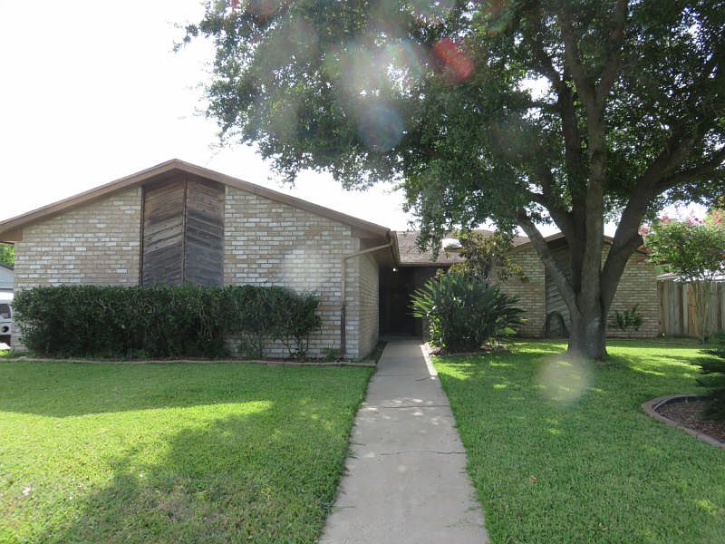 1st image of 5947 Hill Crest Dr