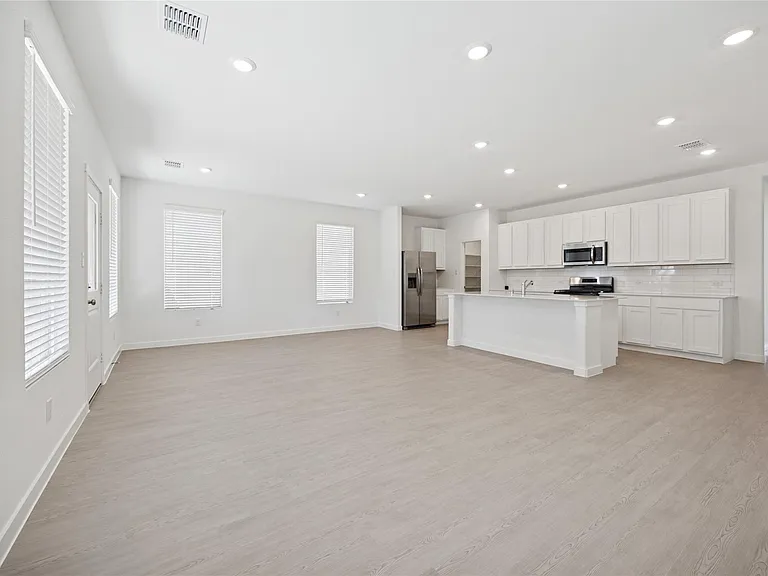 10013 Warlander Dr — Photo 12