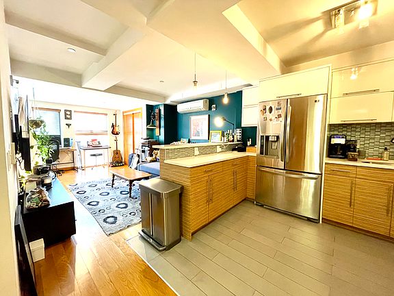 5th image of 606 Metropolitan Ave APT 1