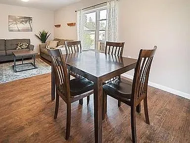 3 bed, 2200 sqft, $2,400 — Photo 3