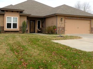 1604 W Maple St, Nevada, MO 64772