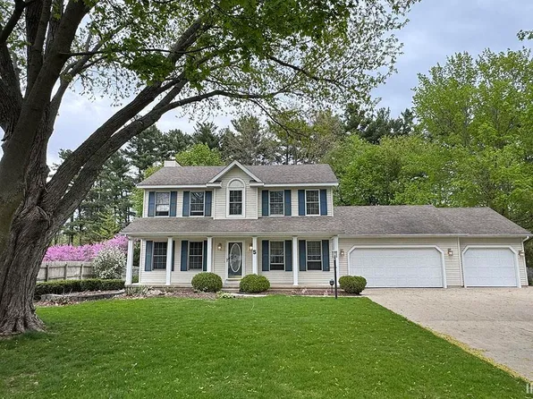 5 Shore Manor Dr, Bristol, IN 46507