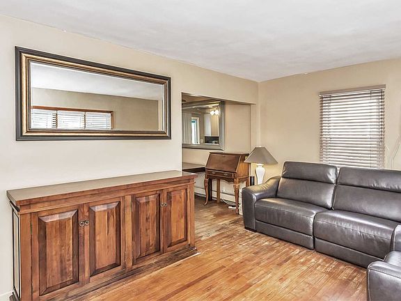 3rd image of 88 Roosevelt Ct