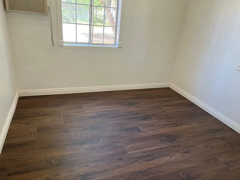 225 W 1st St — Photo 5