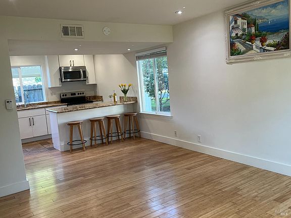 3rd image of 401 Fernbridge Place