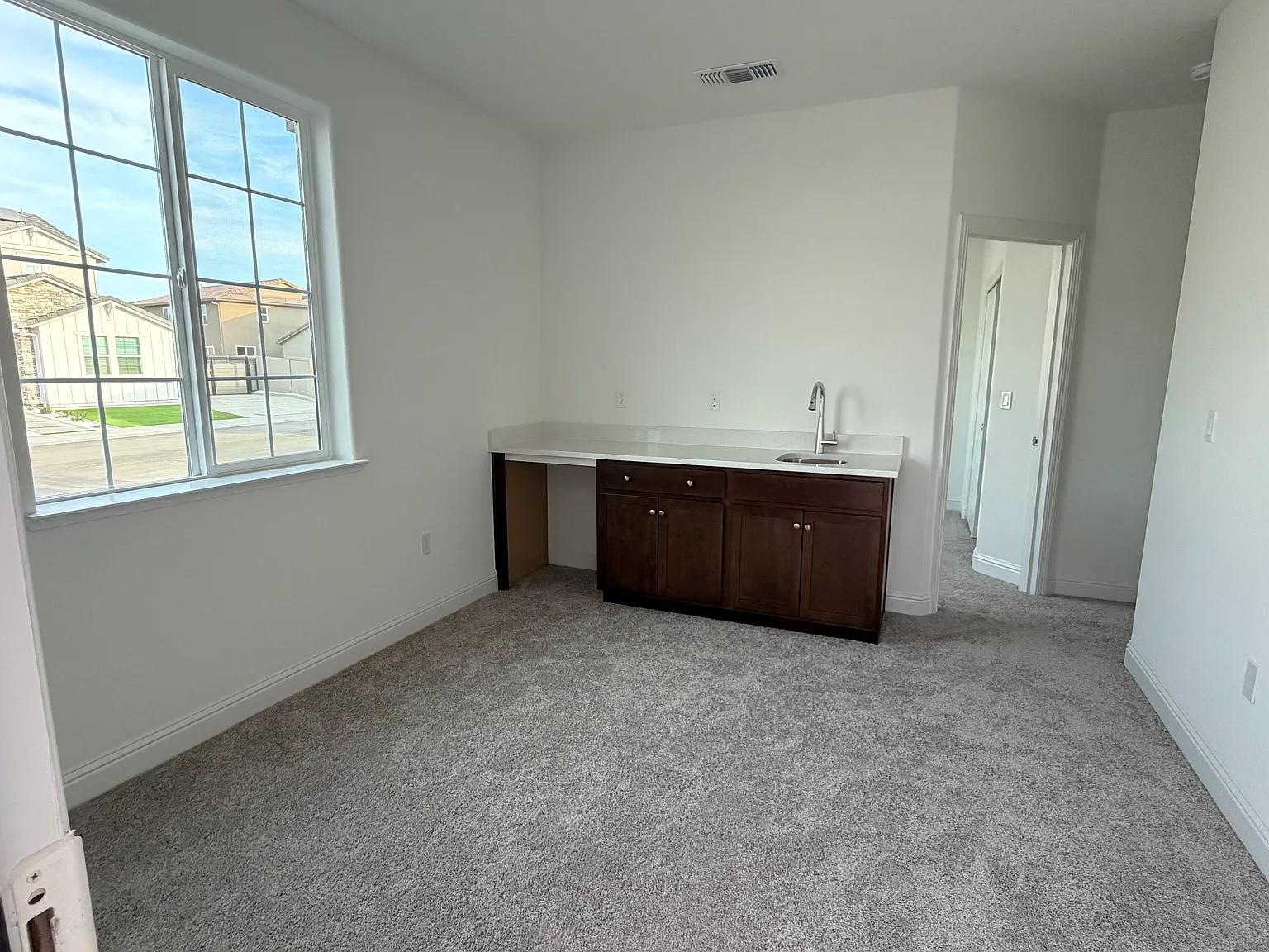 Harvard Way, Manteca — Photo 3
