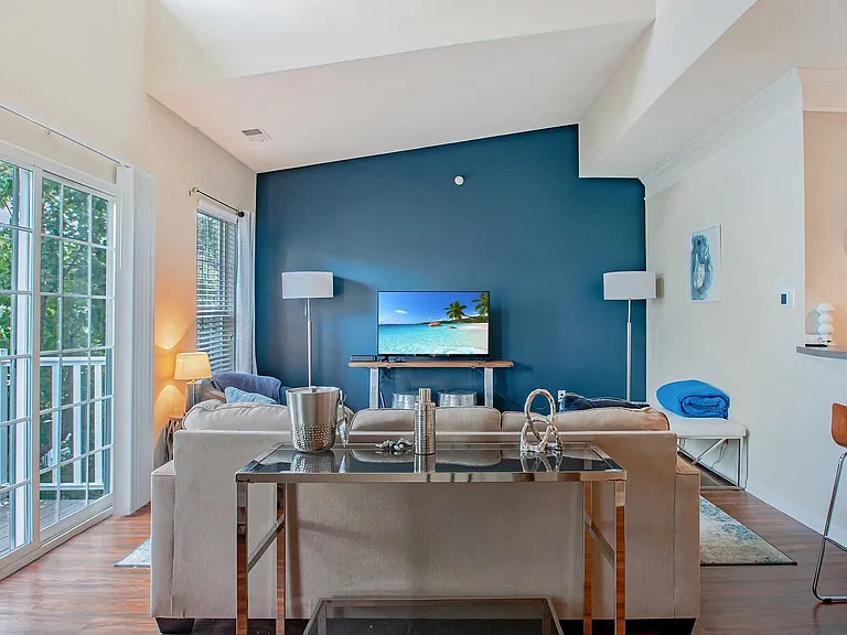 The Docks Apartments and Townhomes — Photo 7