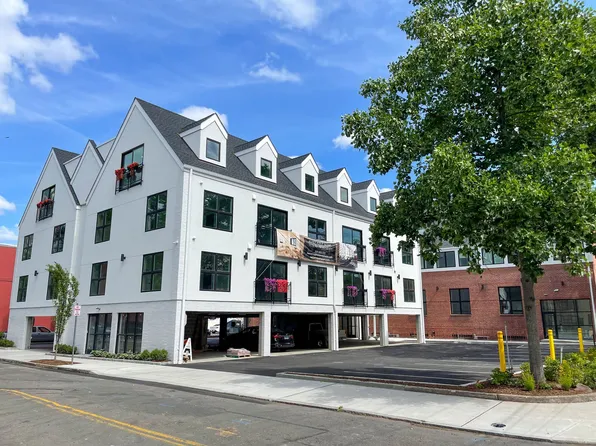 Olive & Court, 98 Olive St #109, New Haven, CT 06511