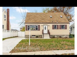 68 Sportsmans Ave, Freeport, NY 11520