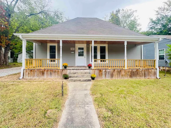 747 Bates St, Batesville, AR 72501