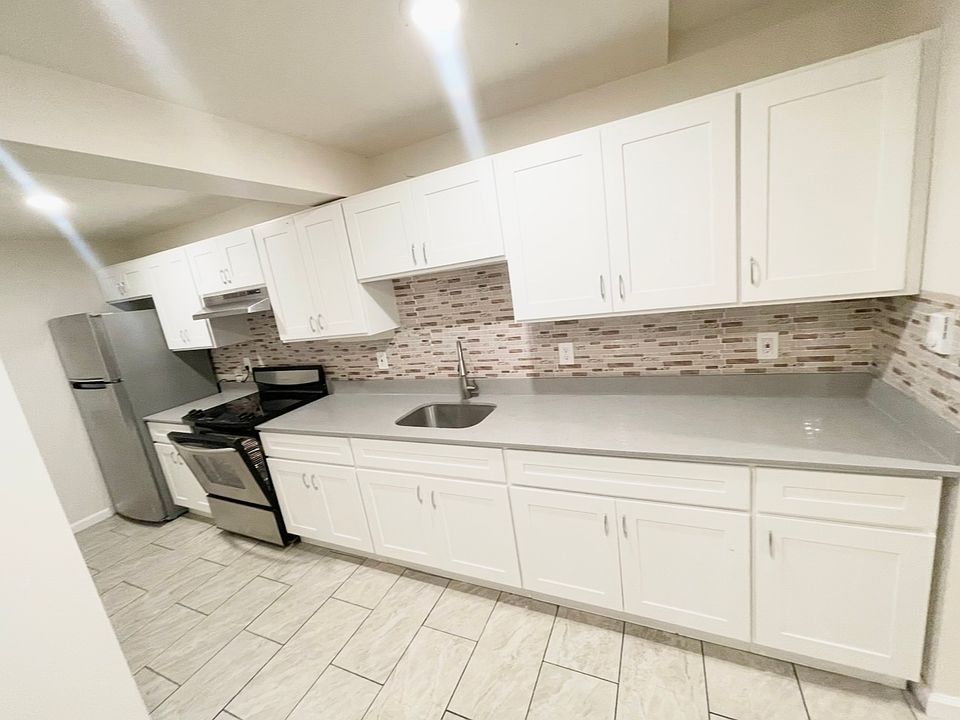 1st image of 131 W Linden St Floor 1