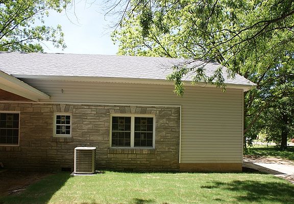 4th image of 302 Bolivar Hwy
