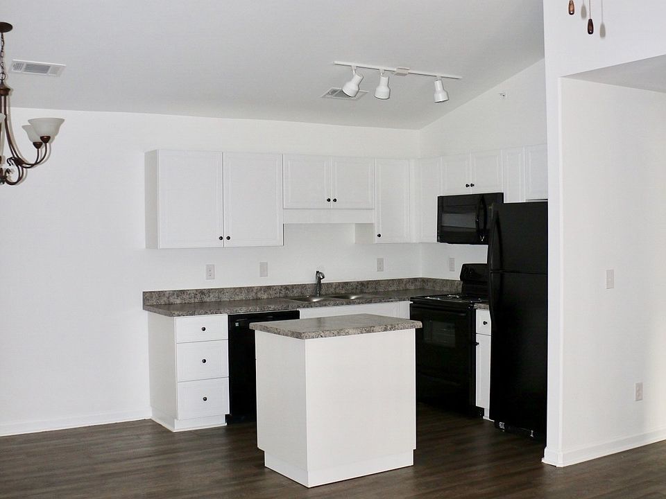 Open concept kitchen and dining area