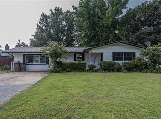 1104 SE 10th St, Wagoner, OK 74467