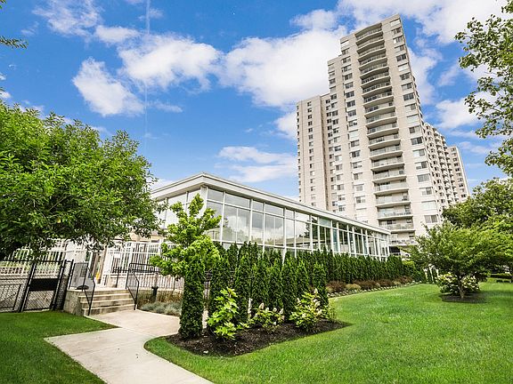 3rd image of 3333 Henry Hudson Pkwy APT 20P