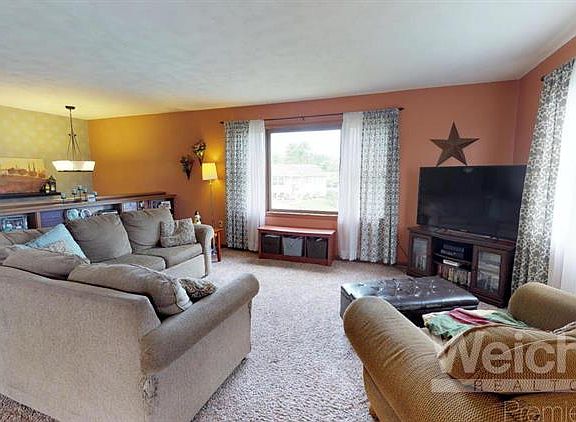 2nd image of 399 Beech St