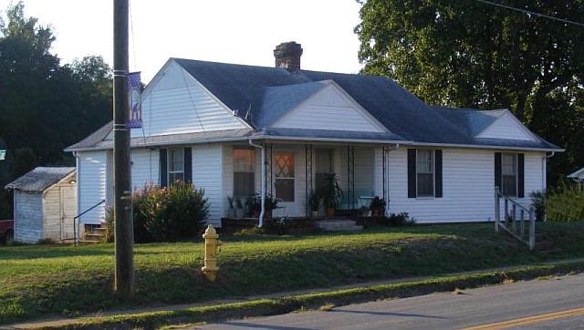 1st image of 845 Field Ave