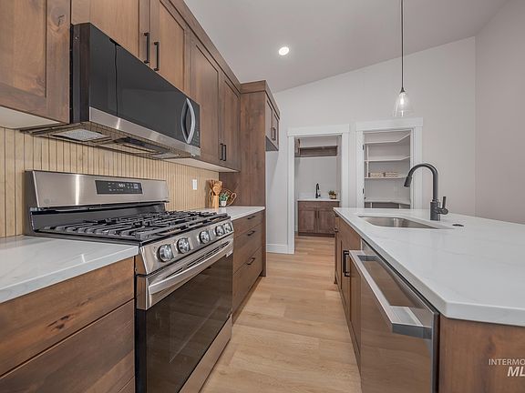 4th image of 2815 Cypress Point
