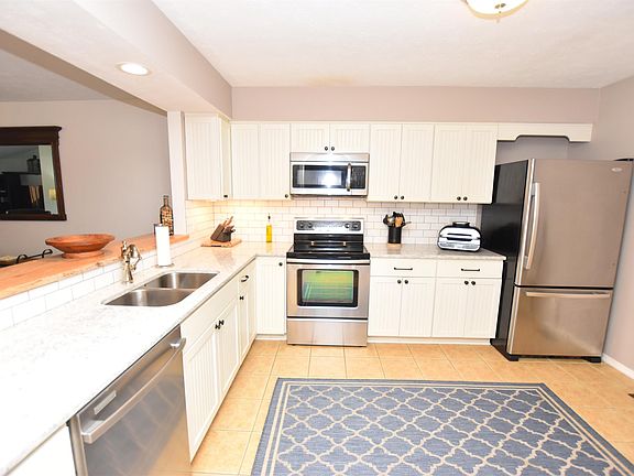3rd image of 9154 S Greenridge Ln
