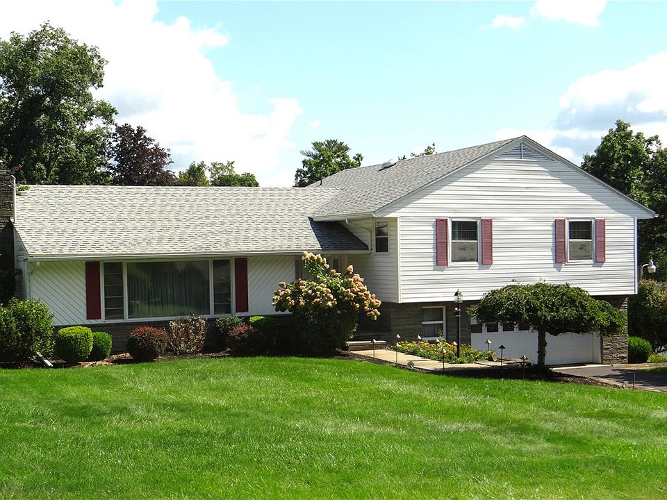 1st image of 504 Pinewood Cir