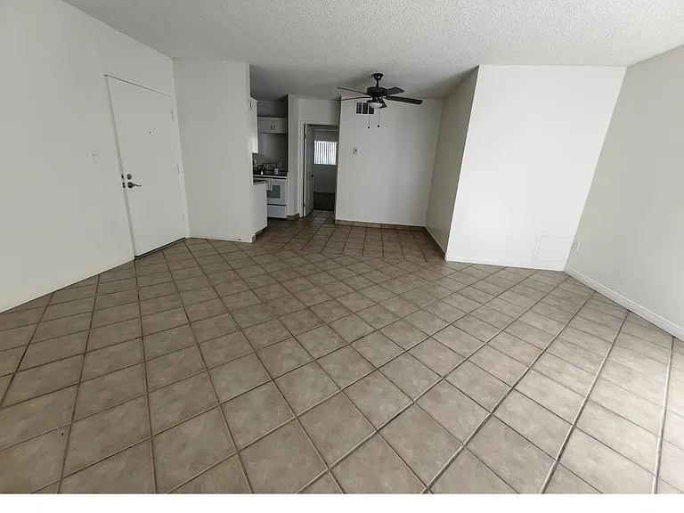 904 W Victoria Ave #160 — Photo 7