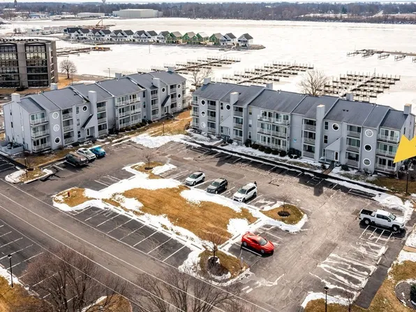 202 Clinton Reef Dr, Port Clinton, OH 43452