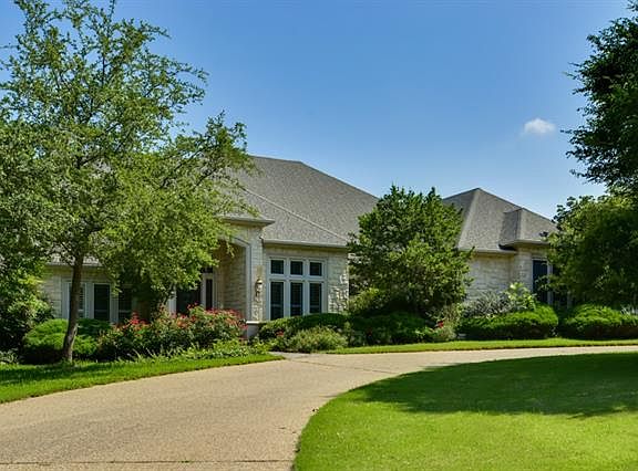 2nd image of 2707 Katherine Ct