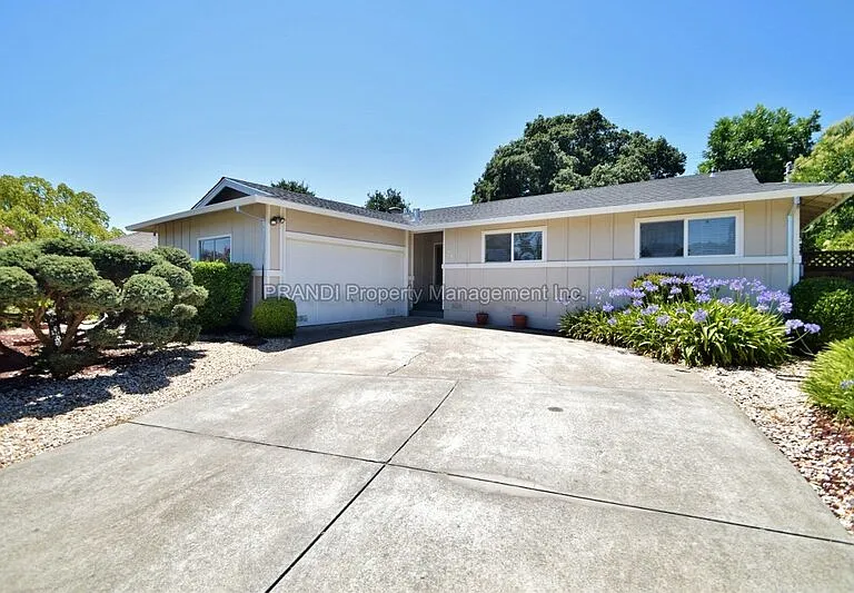 26 Driftwood Ave — Photo 1