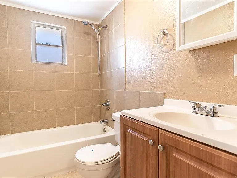 114 E Northside Dr #3 — Photo 8