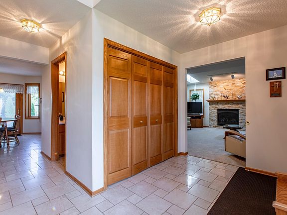 4th image of 4422 Surrey Ln NW
