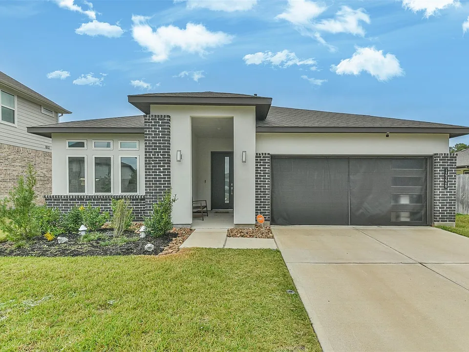 14226 Lake Lodge Dr