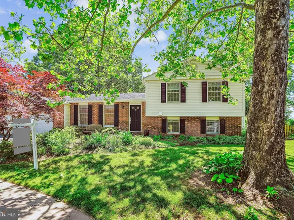 958 Tympani Ct, Herndon, VA 20170