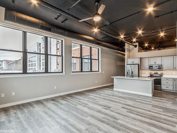 5th image of 941 E 2nd Ave #208