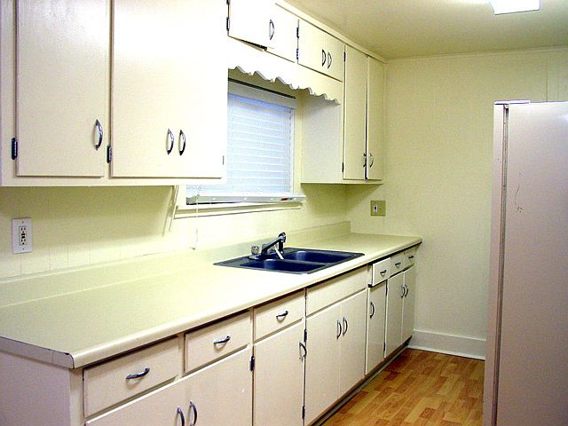 2nd image of 4458 Fisher St