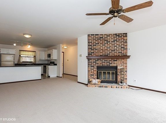 3rd image of 23W467 Greenbriar Dr
