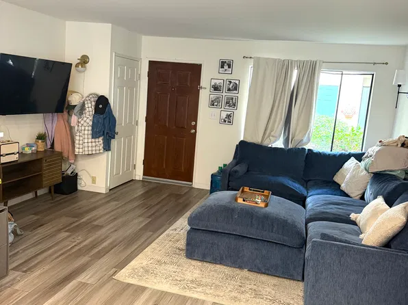 8463 Via Mallorca Unit 17, La Jolla, CA 92037