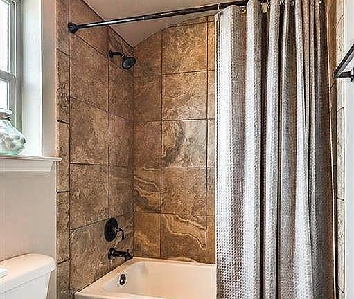 3rd image of 3844 Loma Brisa Dr