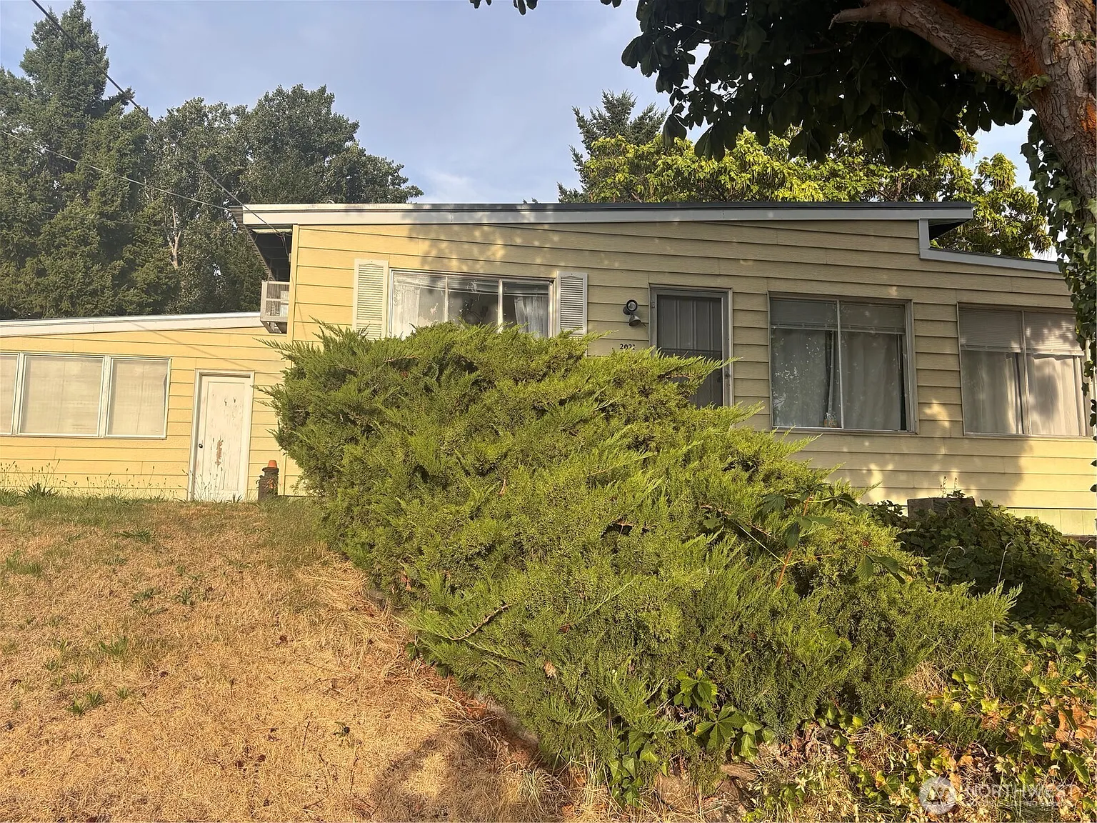 2021 N Baker Avenue photo 1