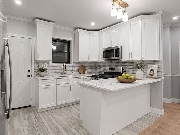 3rd image of 128 E 238th Street