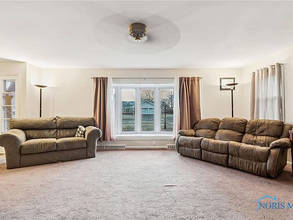 5th image of 615 Lincolnshire Ln