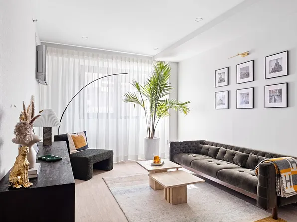 40-22 61st St #2B, Woodside, NY 11377