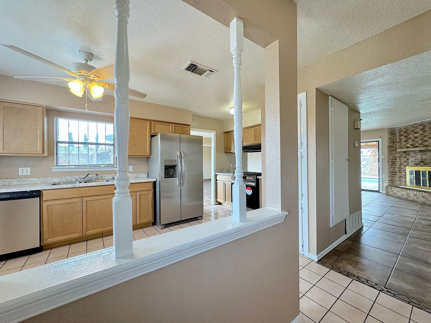 Northeast El Paso 3Bed/2Bath Refrig A/C with Pool! — Photo 4