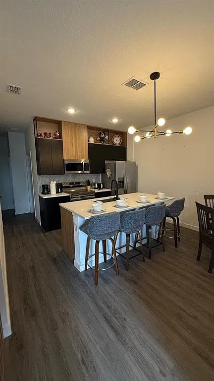 3 bed, 3.0 bath, 1360 sqft, $2,395 — Photo 3