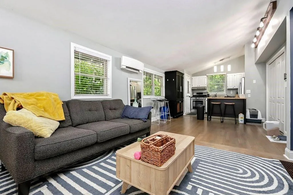 2 bed, 1350 sqft, $1,950 — Photo 3