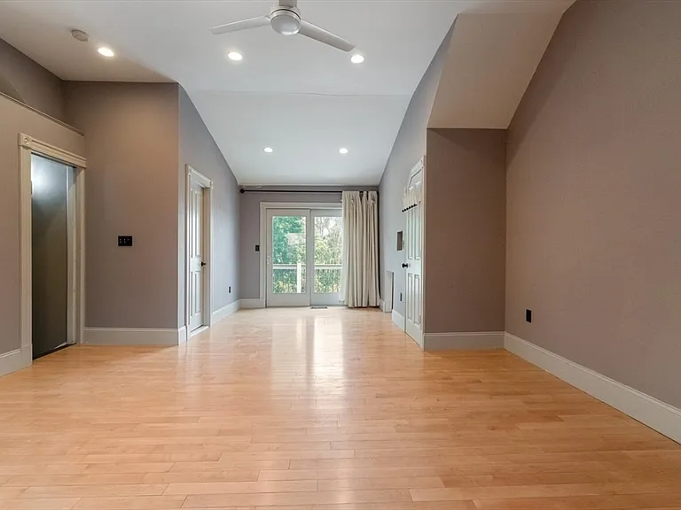 58 G St — Photo 18