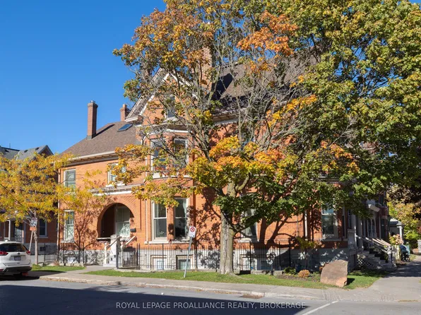 41 William St #2, Kingston, ON K7L 2C3