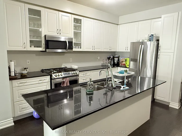 29 Lady Evelyn Cres — Photo 7